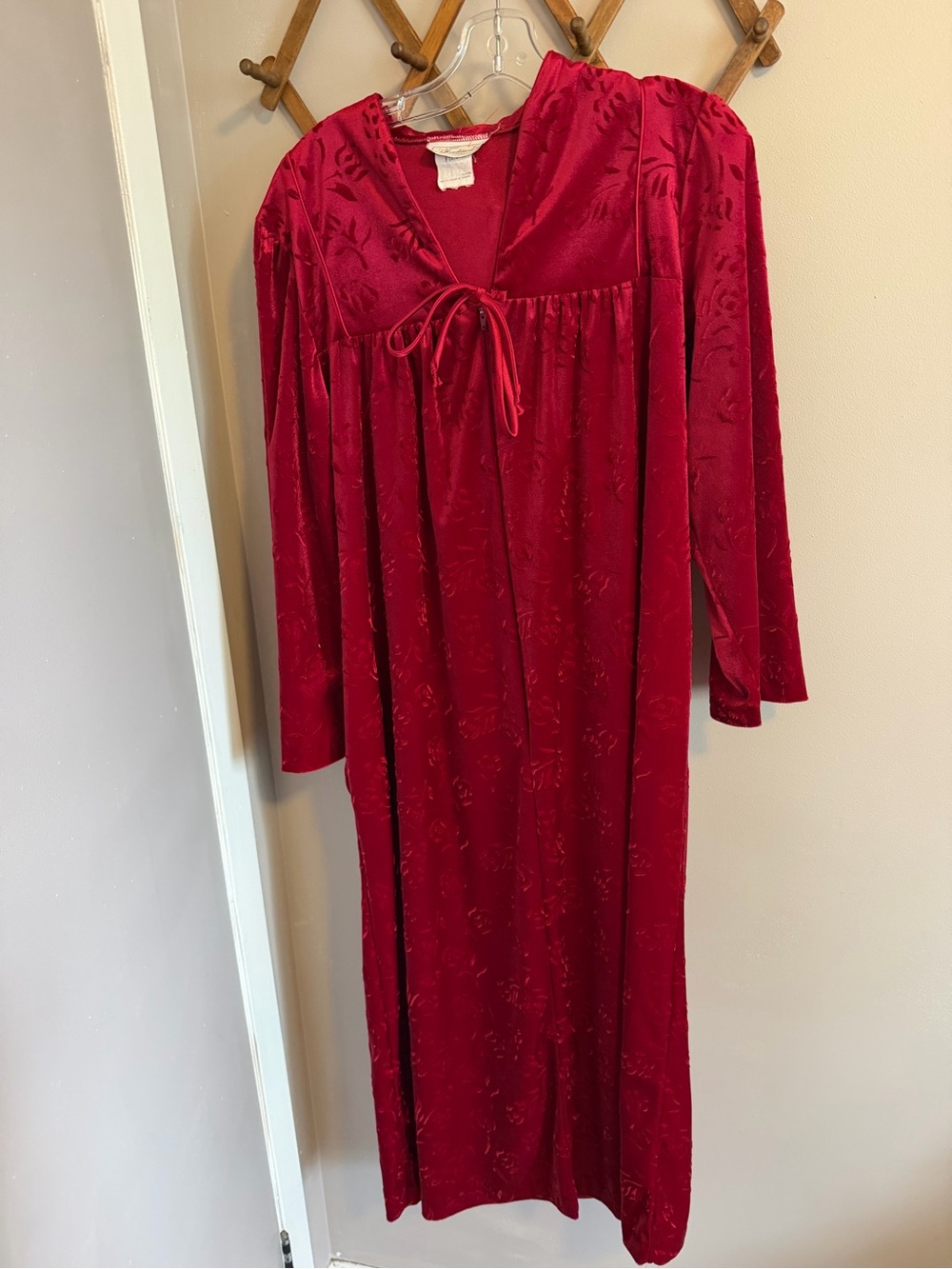 Tradition Vintage Red Embossed Floral Velour Robe Nightgown S